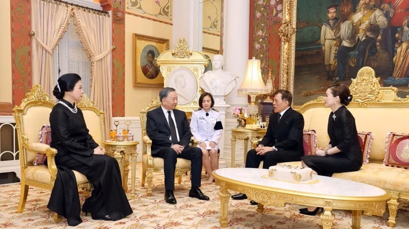 Tổng Bí thư, Chủ tịch nước Tô Lâm và Phu nhân Ngô Phương Ly hội kiến Nhà Vua Thái Lan Maha Vajiralongkorn và Hoàng hậu. (Ảnh: TTXVN phát)