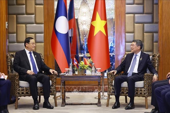 Nhân chuyến tham dự Hội nghị Cấp cao ASEAN lần thứ 48 tại Cebu, Philippines, tháng 5/2026, Thủ tướng Chính phủ Lê Minh Hưng gặp Thủ tướng Lào Sonexay Siphandone. Ảnh: TTXVN.