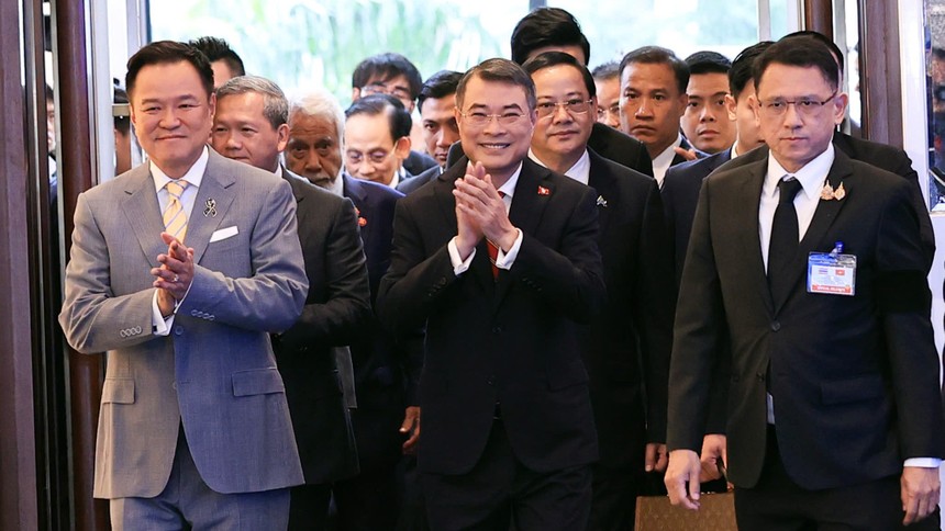Thủ tướng Lê Minh Hưng (giữa) dự phiên khai mạc Diễn đàn Tương lai ASEAN 2026. Ảnh: Đức Thanh.
