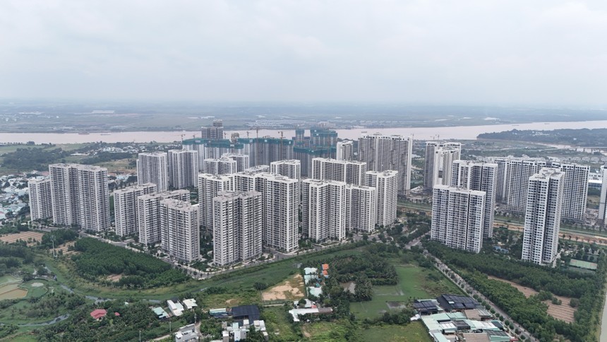 Năm 2026, TP.HCM đặt mục tiêu cấp 61.200 giấy chứng nhận, tháo gỡ khó khăn cho thêm 60 dự án nhà ở