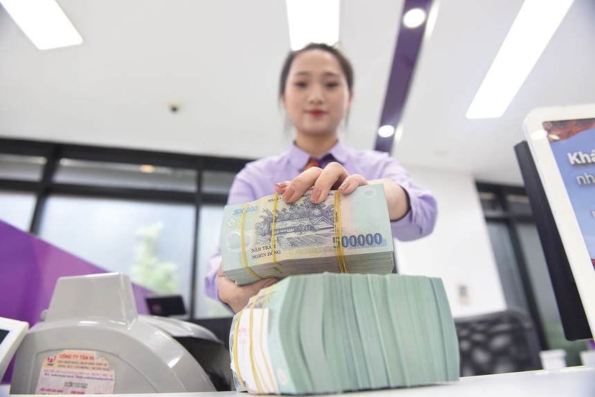 Để giảm áp lực lên tỷ giá, nền kinh tế đang phải chấp nhận một mặt bằng lãi suất cao hơn kỳ vọng