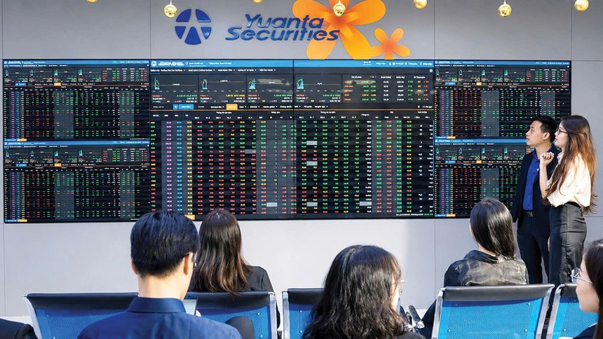 Thị trường vốn phát triển sẽ giúp gia tăng tốc độ luân chuyển dòng tiền, góp phần giải quyết bài toán “tiền kẹt” trong nền kinh tế hiện nay