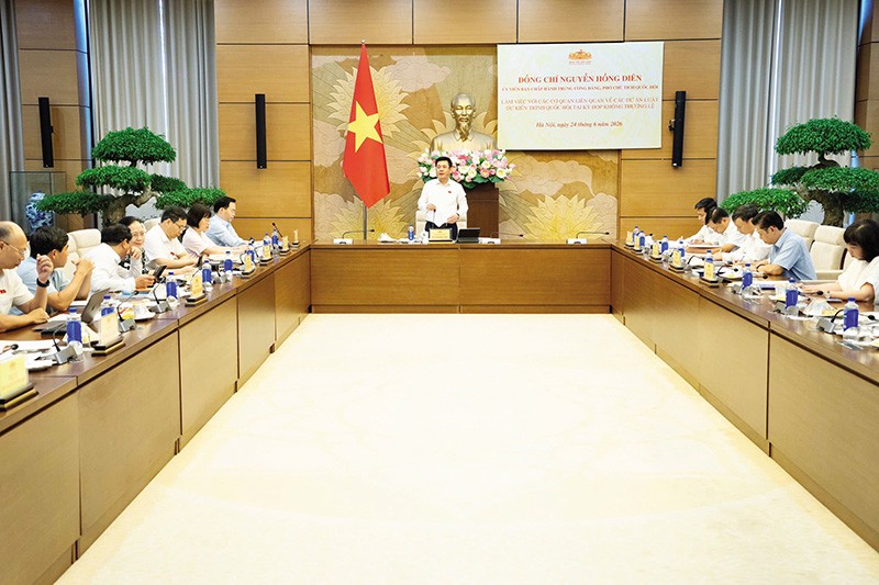 Phó chủ tịch Quốc hội Nguyễn Hồng Diên chủ trì làm việc với các cơ quan về 3 luật do Ủy ban Khoa học, Công nghệ và Môi trường chủ trì thẩm tra 