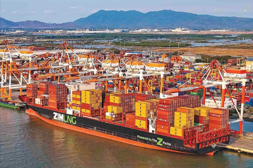 Cụm cảng Cái Mép - Thị Vải mỗi tuần đón hơn 40 tuyến vận tải biển quốc tế kết nối trực tiếp các cảng biển, trung tâm logistics lớn trên toàn cầu (Ảnh: Lê Toàn)