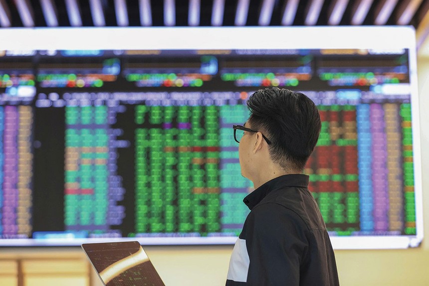 P/E của thị trường đã giảm từ khoảng 17,4 lần hồi đầu năm xuống còn khoảng 14 lần vào cuối tháng 6 - mức thấp nhất trong vòng một năm