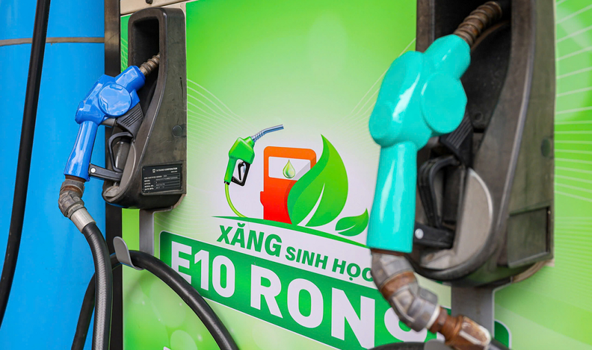 Đoàn công tác của Bộ Công thương kiểm tra năng lực sản xuất ethanol tại các nhà máy. 