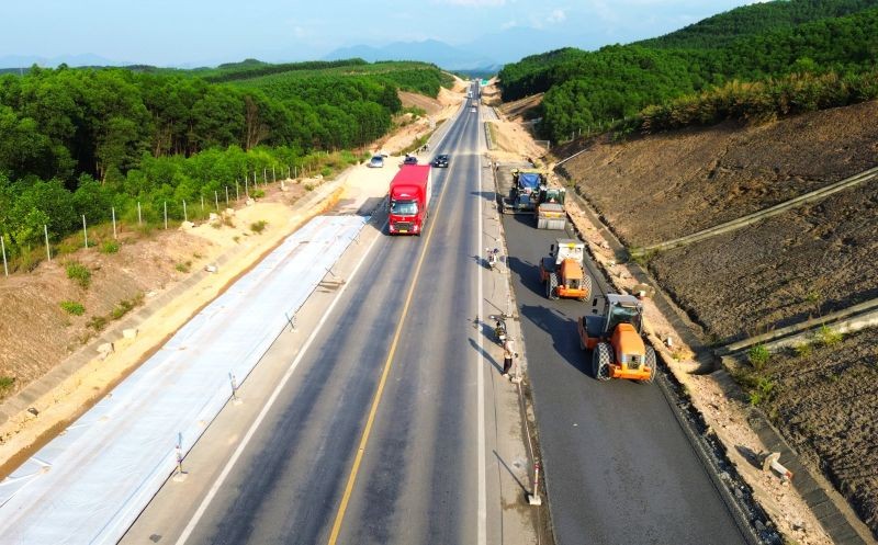 Chính thức "đóng" cao tốc Cam Lộ-La Sơn khung giờ 17h00-5h00 sáng 