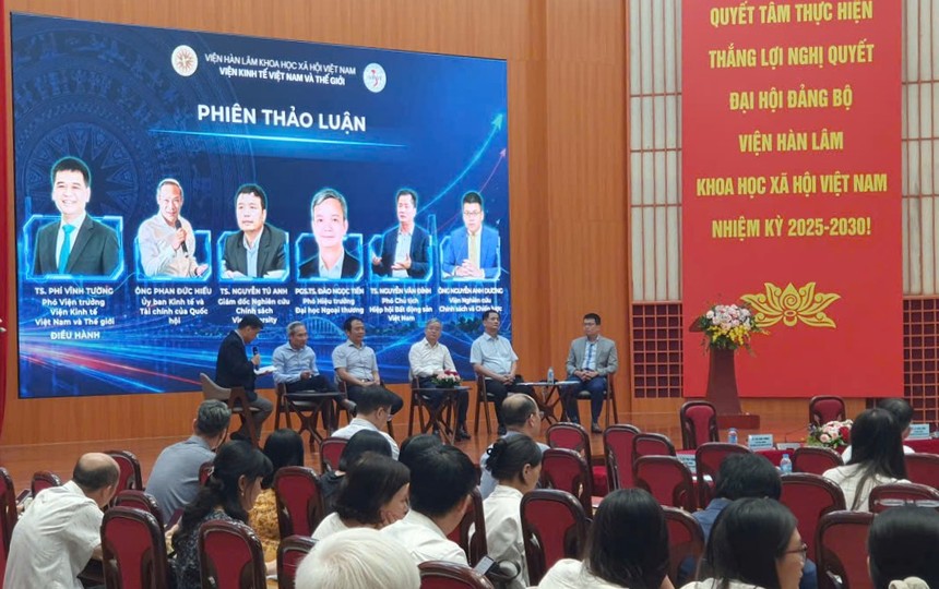 Hội thảo "Kinh tế Việt Nam 6 tháng đầu năm 2026: Thách thức, động lực và triển vọng phát triển" do Viện Kinh tế Việt Nam và Thế giới tổ chức sáng 9/7/2026. Ảnh: KL