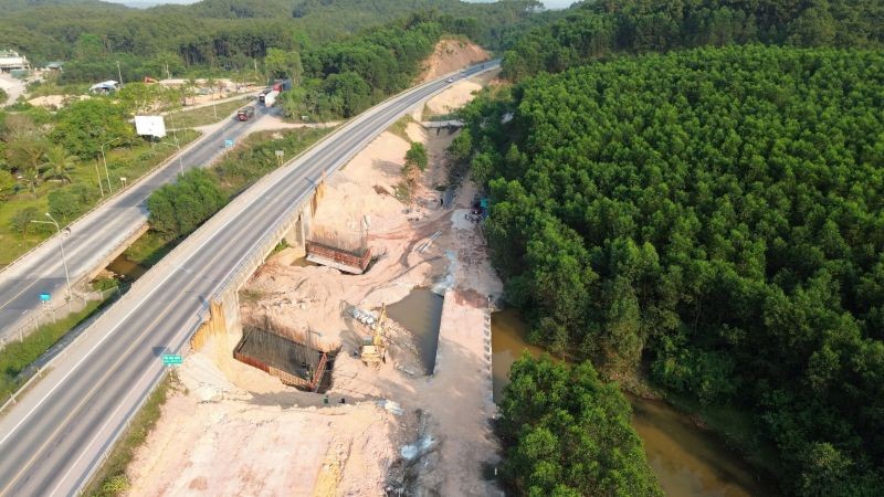 Mở rộng cao tốc Cam Lộ-La Sơn: Có hoàn thành đúng thời hạn? 