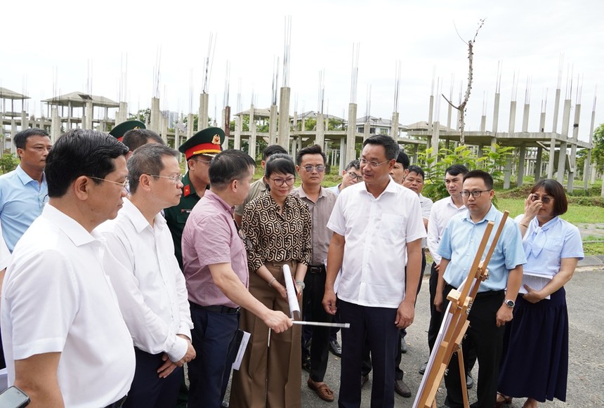 Bí thư Đà Nẵng, ông Lê Ngọc Quang kiểm tra tiến độ tháo gỡ khó khăn cho dự án Khu đô thị sinh thái Quan Nam - Thuỷ Tú.