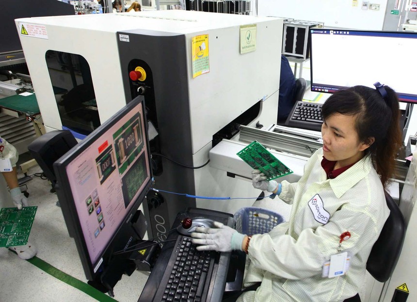 Ba nhóm dự án được hỗ trợ, gồm dự án sản xuất sản phẩm công nghệ số trọng điểm; dự án nghiên cứu và phát triển, thiết kế, sản xuất, đóng gói, kiểm thử sản phẩm chip bán dẫn; dự án xây dựng trung tâm dữ liệu trí tuệ nhân tạo. Ảnh: Lê Toàn.