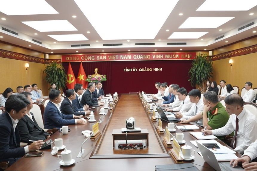 Ông Quản Minh Cường, Bí thư Tỉnh uỷ Quảng Ninh làm việc với ông Vikrom Kromadit, Chủ tịch Tập đoàn Amata và các đối tác, trao đổi định hướng mở rộng hợp tác đầu tư tại tỉnh Quảng Ninh.