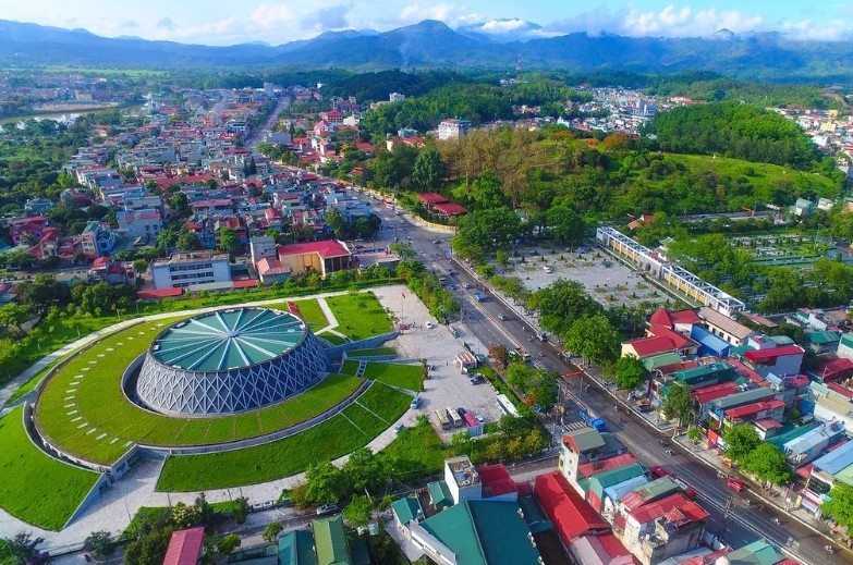 Thủ tướng yêu cầu tỉnh Điện Biên cụ thể hóa mô hình “4 cực tăng trưởng”, trong đó tập trung phát triển cực Điện Biên Phủ - Mường Thanh - Mường Phăng thành hạt nhân dẫn dắt tăng trưởng của tỉnh. 