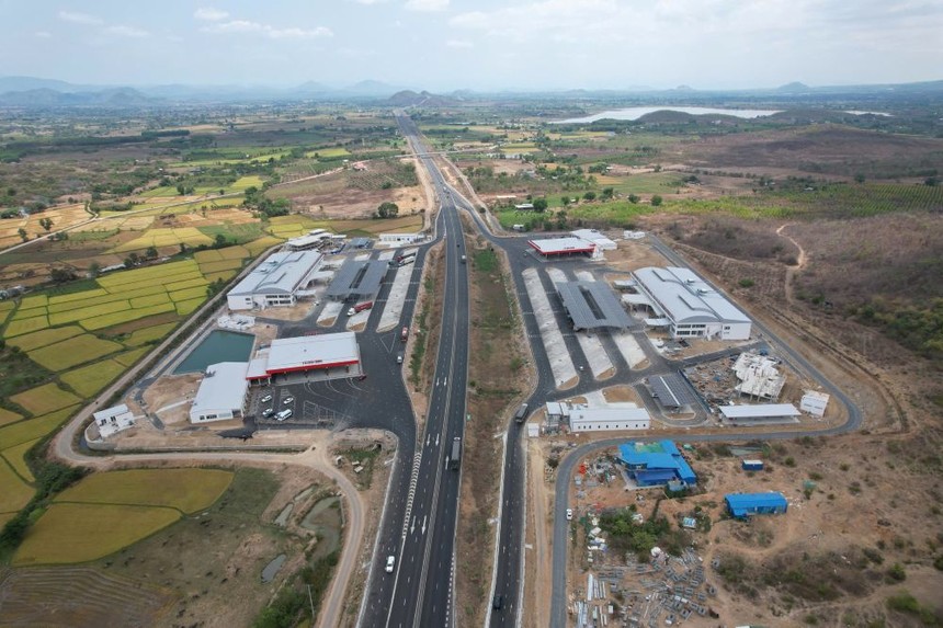 Trạm dừng nghỉ Km205+092 thuộc Dự án thành phần Vĩnh Hảo - Phan Thiết trên tuyến cao tốc Bắc - Nam phía Đông. 