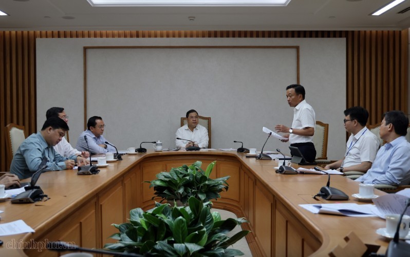 Phó Thủ tướng Thường trực Phạm Gia Túc chủ trì cuộc họp - Ảnh: VGP