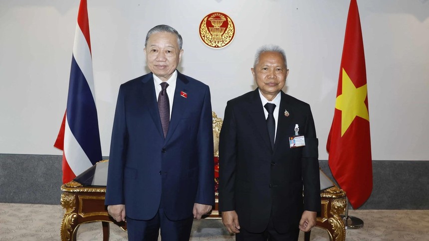 Tổng Bí thư, Chủ tịch nước Tô Lâm hội kiến Chủ tịch Quốc hội kiêm Chủ tịch Hạ viện Thái Lan Sophon Zaram ngày 28/5 tại Thái Lan. Ảnh: TTXVN.
