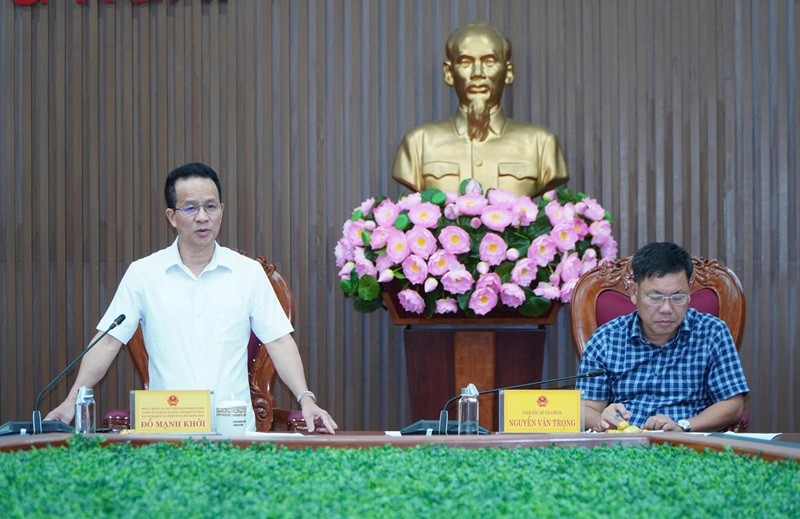 Ông Đỗ Mạnh Khởi, Phó Cục trưởng Cục Phát triển doanh nghiệp tư nhân và kinh tế tập thể làm việc với UBND tỉnh Quảng Ngãi.