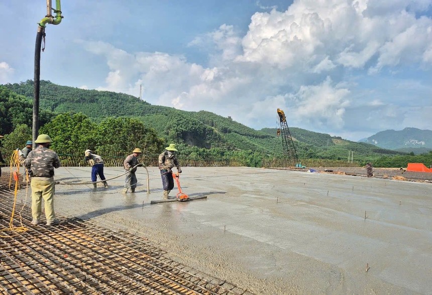 Thi công Dự án tuyến Chợ Mới - Bắc Kạn do Ban quản lý dự án 2 (Bộ Xây dựng) làm chủ đầu tư.