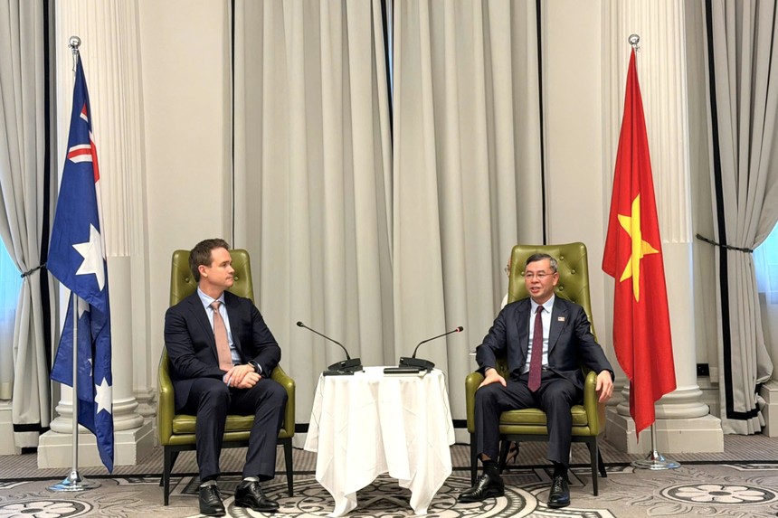 Bộ trưởng Ngô Văn Tuấn (phải) và ông Paul Serra, Tổng Giám đốc Tập đoàn SunRice.