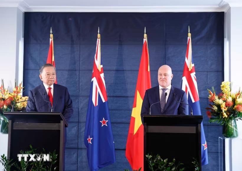Tổng Bí thư, Chủ tịch nước Tô Lâm và Thủ tướng New Zealand gặp gỡ báo chí. Ảnh: Thống Nhất/TTXVN.