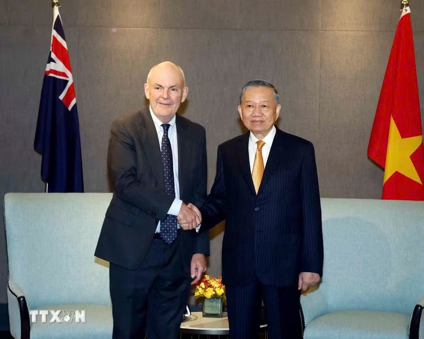 Tổng Bí thư, Chủ tịch nước Tô Lâm và ông Steven Joyce, Quyền Chủ tịch Hội Hữu nghị New Zealand-Việt Nam. (Ảnh: Thống Nhất/TTXVN)