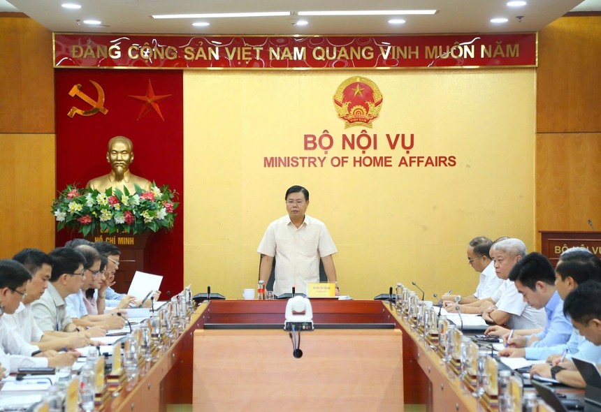 Bộ trưởng Bộ Nội vụ Nguyễn Tiến Hải chủ trì hội nghị. Ảnh: Tống Giáp