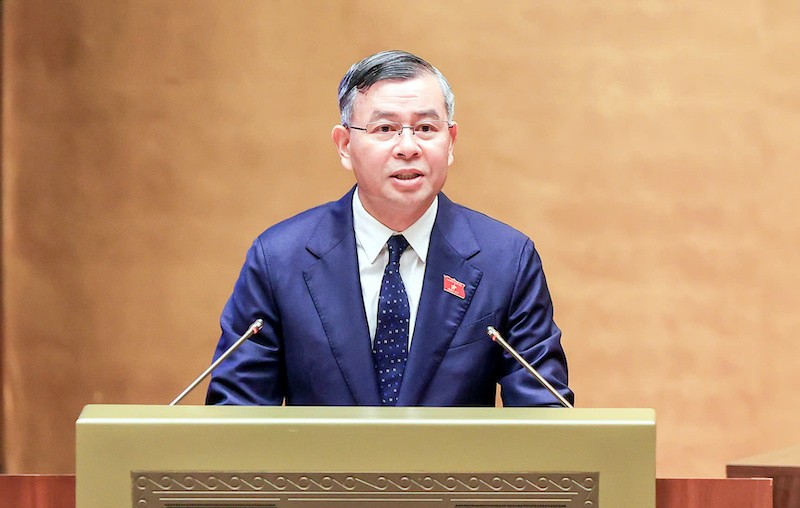Bộ trưởng Bộ Tài chính Ngô Văn Tuấn làm rõ hơn các vấn đề được đại biểu quan tâm thảo luận - Ảnh Đức Thanh. 