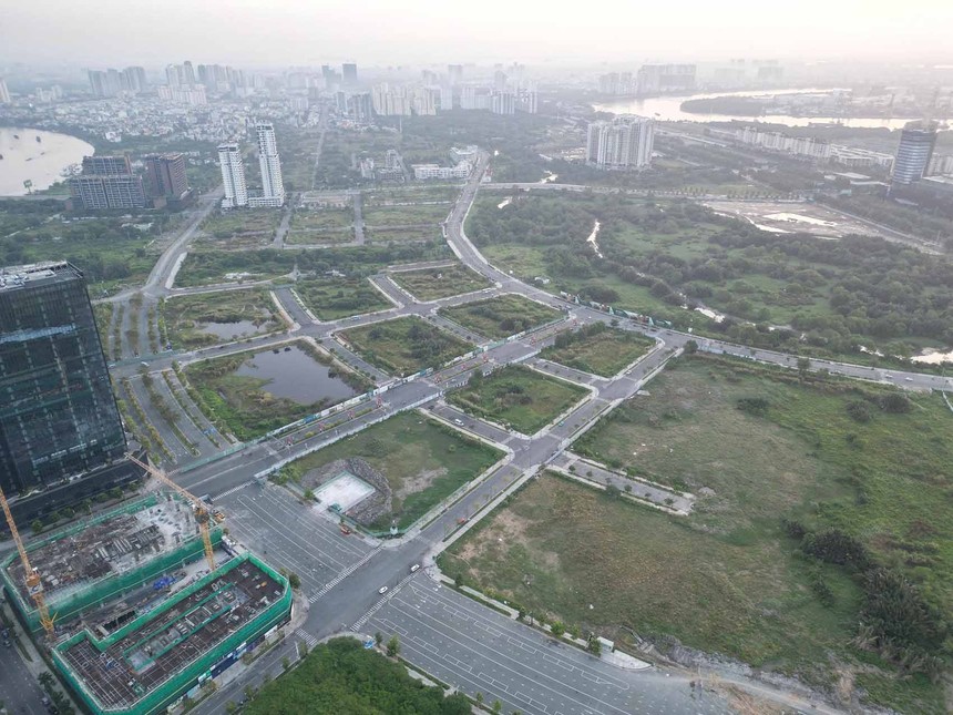  Đến nay, TP.HCM đã phê duyệt phương án đấu giá đối với 5 lô đất tại Khu đô thị mới Thủ Thiêm, với tổng diện tích khoảng 36.550 m2 và tổng giá khởi điểm hơn 12.500 tỷ đồng. Ảnh: Lê Toàn.