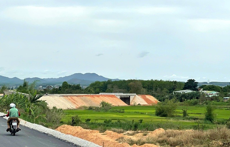 Quảng Ngãi đẩy mạnh giải ngân vốn đầu tư công khu vực phía Tây. 