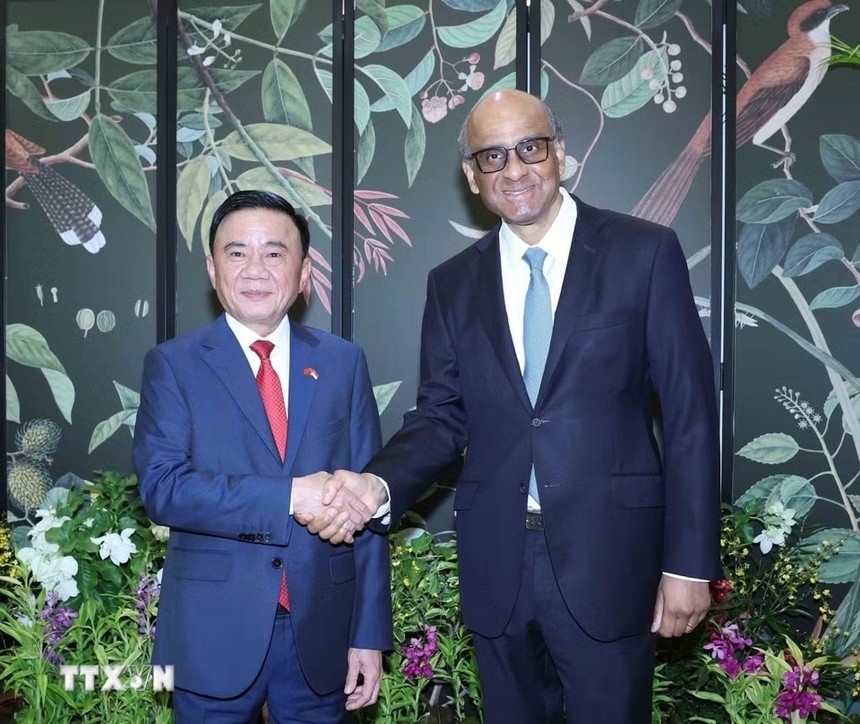 Thường trực Ban Bí thư Trần Cẩm Tú hội kiến Tổng thống Singapore Tharman Shanmugaratnam. Ảnh: TTXVN