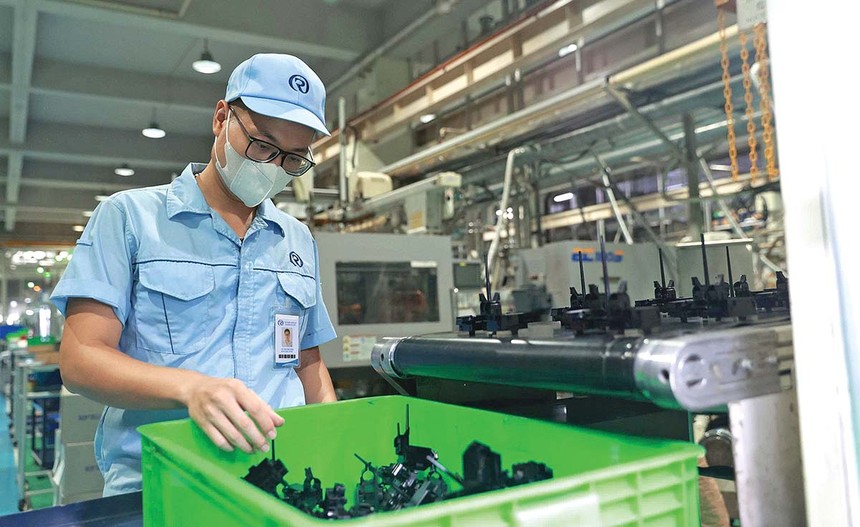Nhập khẩu tăng nhanh hơn xuất khẩu khiến cán cân thương mại chuyển sang nhập siêu hơn 20 tỷ USD sau 7 tháng