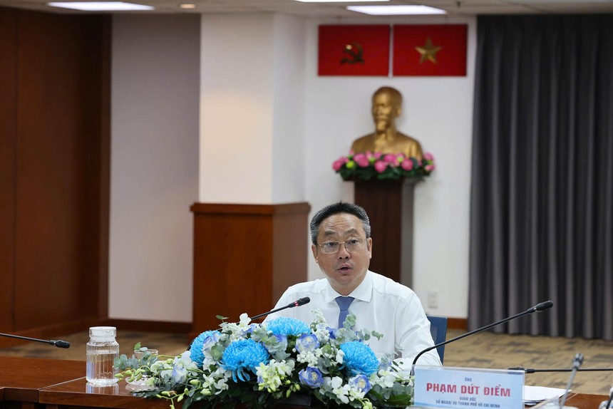 Ông Phạm Dứt Điểm, Giám đốc Sở Ngoại vụ TP.HCM thông tin về những nội dung trọng tâm tại Đối thoại Hữu nghị TP.HCM lần thứ 3 năm 2026. Ảnh: TT 