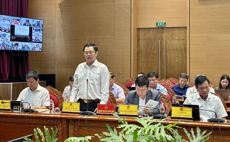Ông Trần Cang, Giám đốc Sở Tài chính tỉnh Gia Lai giải trình các nguyên nhân ảnh hưởng đến tiến độ giải ngân vốn đầu tư công. Ảnh: Ngọc Minh. 