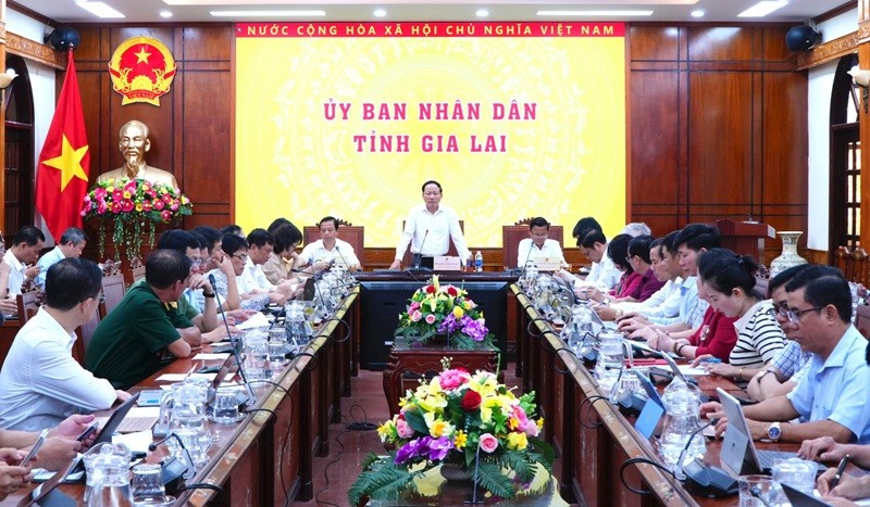 UBND tỉnh Gia Lai tổ chức hội nghị đánh giá tình hình kinh tế - xã hội nhận diện điểm nghẽn và đề xuất các giải pháp nhằm tháo gỡ những điểm nghẽn, khai thác tối đa các dư địa tăng trưởng của từng ngành, từng lĩnh vực. 