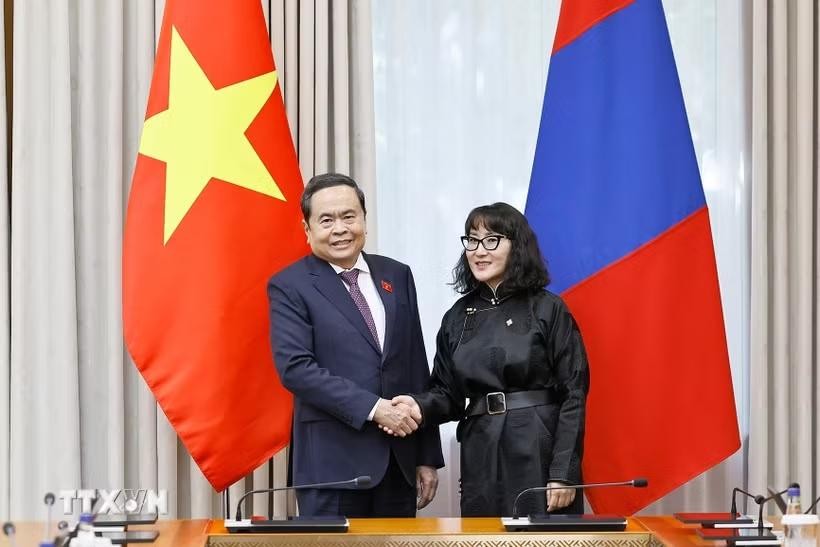 Chủ tịch Quốc hội Trần Thanh Mẫn và bà J. Bayarmaa, Chủ tịch Nhóm Nghị sỹ Hữu nghị Mông Cổ-Việt Nam. (Ảnh: Doãn Tấn/TTXVN)