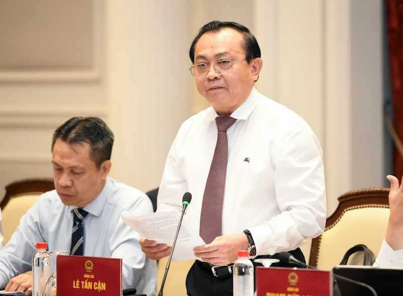 Thứ trưởng Bộ Tài chính Lê Tấn Cận giới thiệu nội dung của Luật. Ảnh: Như Ý . 