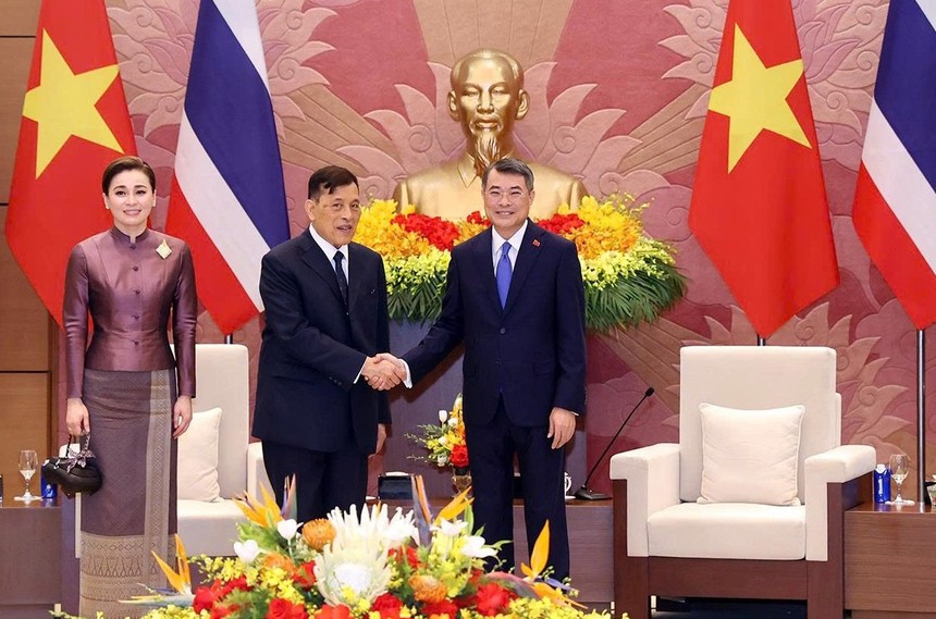 Thủ tướng Lê Minh Hưng hội kiến Nhà vua Vương quốc Thái Lan Maha Vajiralongkorn Phra Vajiraklaochaoyuhua và Hoàng hậu. 