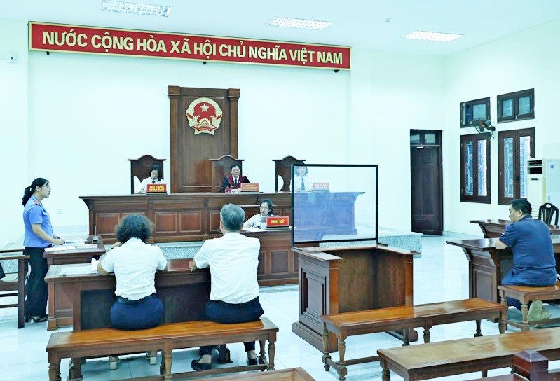 Hội đồng xét xử vụ án dân sự công ích, Tòa án Nhân dân Khu vực 4 - Hà Nội.