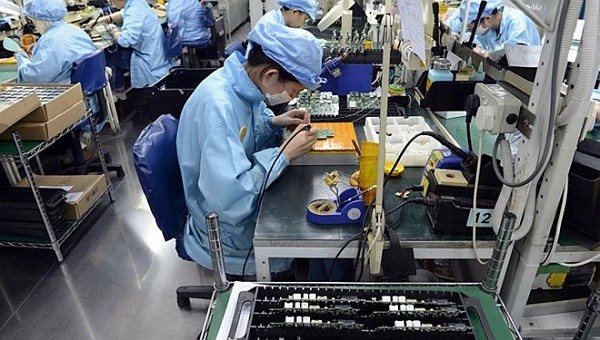 VEIA và Bộ Công thương được giao phối hợp lập cơ chế cảnh báo sớm cho ngành điện tử xuất khẩu. 