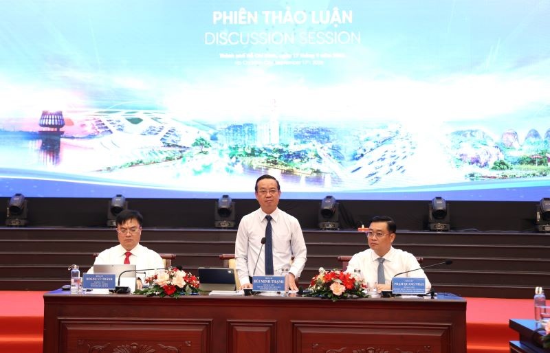 Lãnh đạo các địa phương vùng Đông Nam Bộ và ĐBSCL cùng thảo luận hợp tác phát triển - Ảnh: L.A