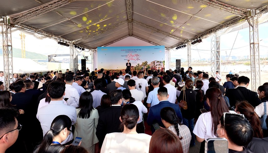 Toàn cảnh sự kiện khai trương nhà mẫu The Elite, Charmora City thu hút hơn 300 khách tham dự.