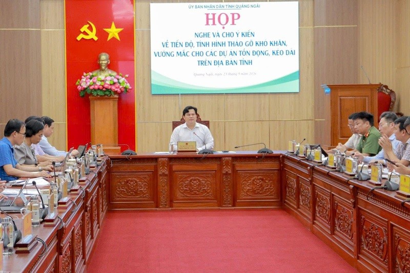 Lãnh đạo UBND tỉnh Quảng Ngãi họp nghe và cho ý kiến về tiến độ, tình hình tháo gỡ khó khăn, vướng mắc cho các dự án tồn đọng, kéo dài trên địa bàn tỉnh.