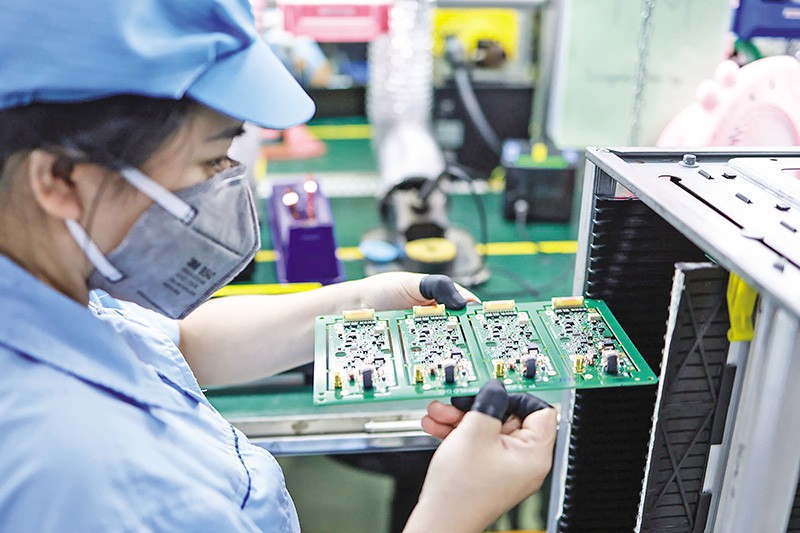 Điện tử, máy tính, linh kiện vẫn là ngành hàng đóng vai trò quan trọng trong tăng trưởng thương mại. Ảnh: Đức Thanh