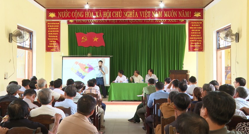 Toàn cảnh buổi đối thoại tại trụ sở UBND xã Mỹ Thuỷ. Ảnh: Trường Nhật