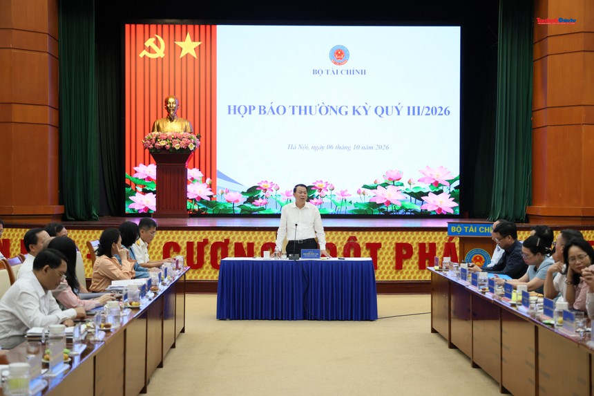 Thứ trưởng Nguyễn Đức Chi chủ trì họp báo (Ảnh: Mạnh Tuấn)