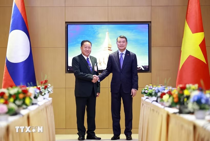 Thủ tướng Lê Minh Hưng tiếp Phó Chủ tịch Ủy ban Trung ương Mặt trận Lào xây dựng đất nước Laopaoxong Navongxay. Ảnh: Dương Giang