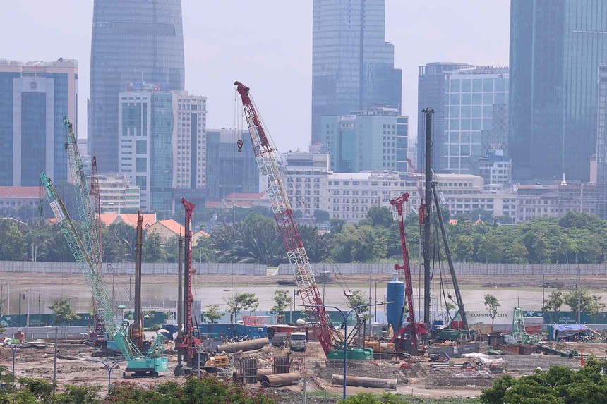 Dự án Quảng trường trung tâm TP.HCM và Trung tâm hành chính của Thành phố đang được xây dựng. Ảnh: Lê Toàn. 
