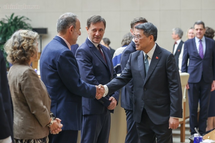 Thủ tướng Chính phủ Lê Minh Hưng tiếp Đại sứ, Trưởng Phái đoàn EU Julien Guerrier và các Đại sứ, Đại biện các nước thành viên EU tại Hà Nội - Ảnh: chinhphu.vn/Nhật Bắc