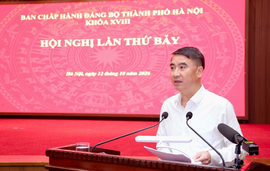 Phó Chủ tịch UBND TP. Hà Nội Nguyễn Xuân Lưu trình bày báo cáo. Ảnh: Quang Thái