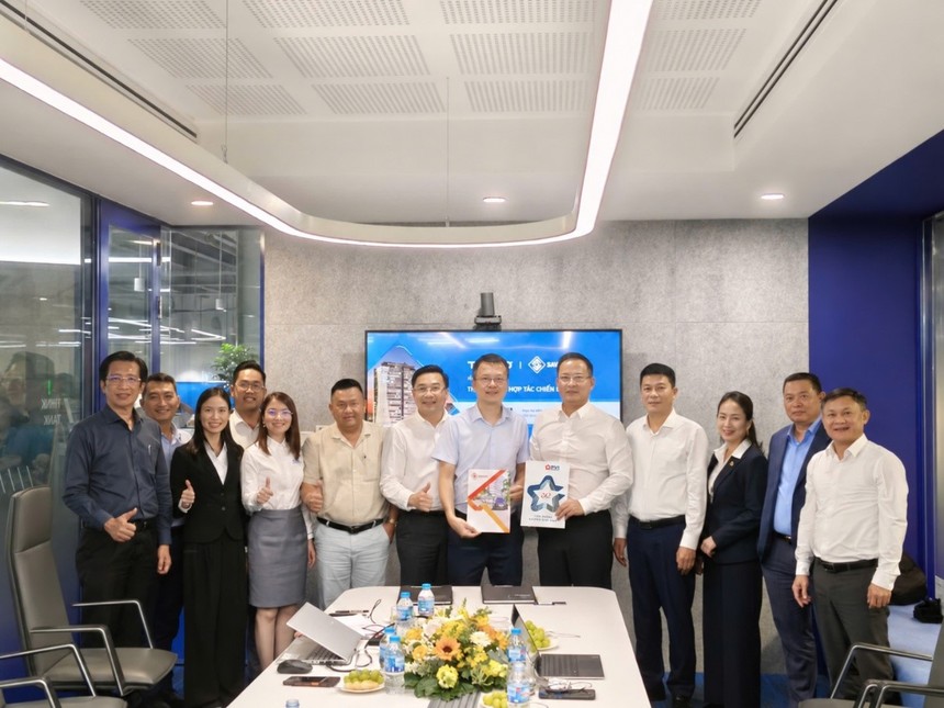 Tổng công ty Bảo hiểm PVI (Bảo hiểm PVI) và Công ty Cổ phần Dịch vụ Tổng hợp Sài Gòn (SAVICO) chính thức ký kết thỏa thuận hợp tác chiến lược